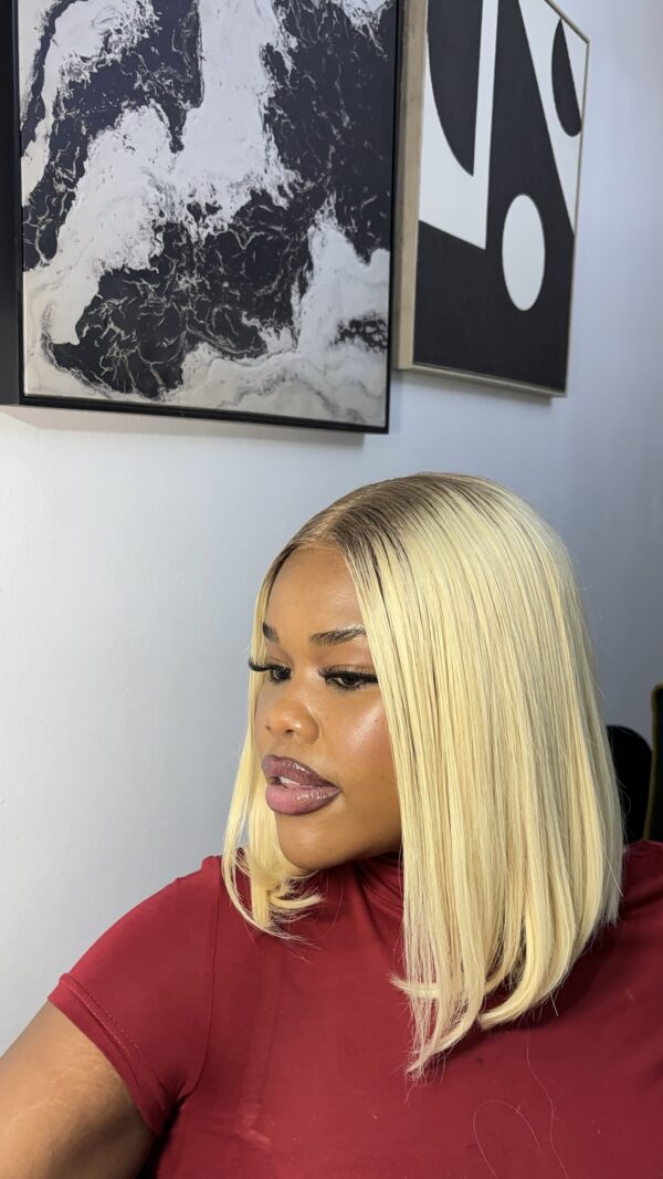 Blonde 613, T part full frontal